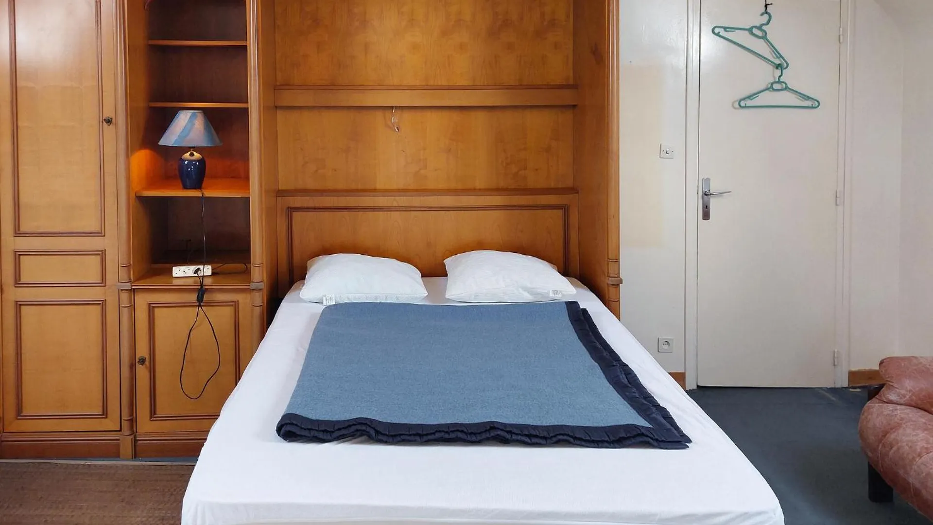 4 Bedroom Gorgeous Home In Sibiril צרפת